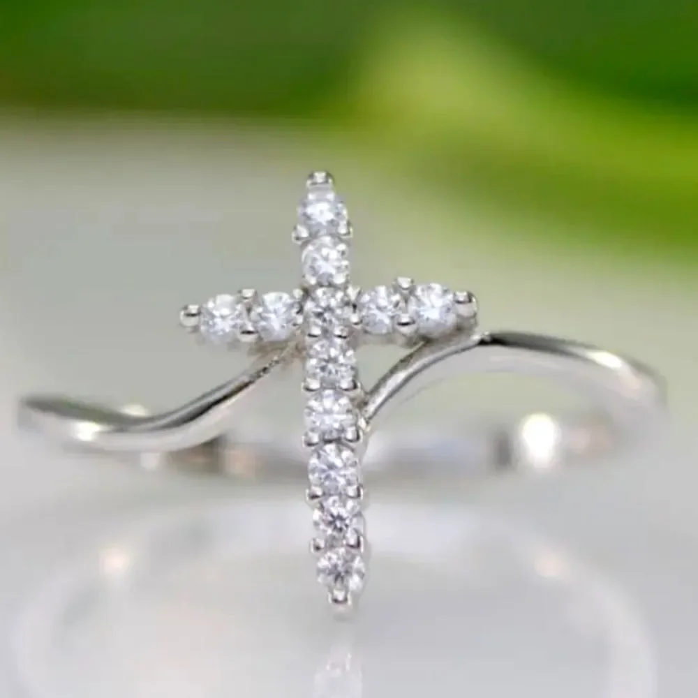 925 Sterling Silver Sparkling diamond Cross Design ring sz 7